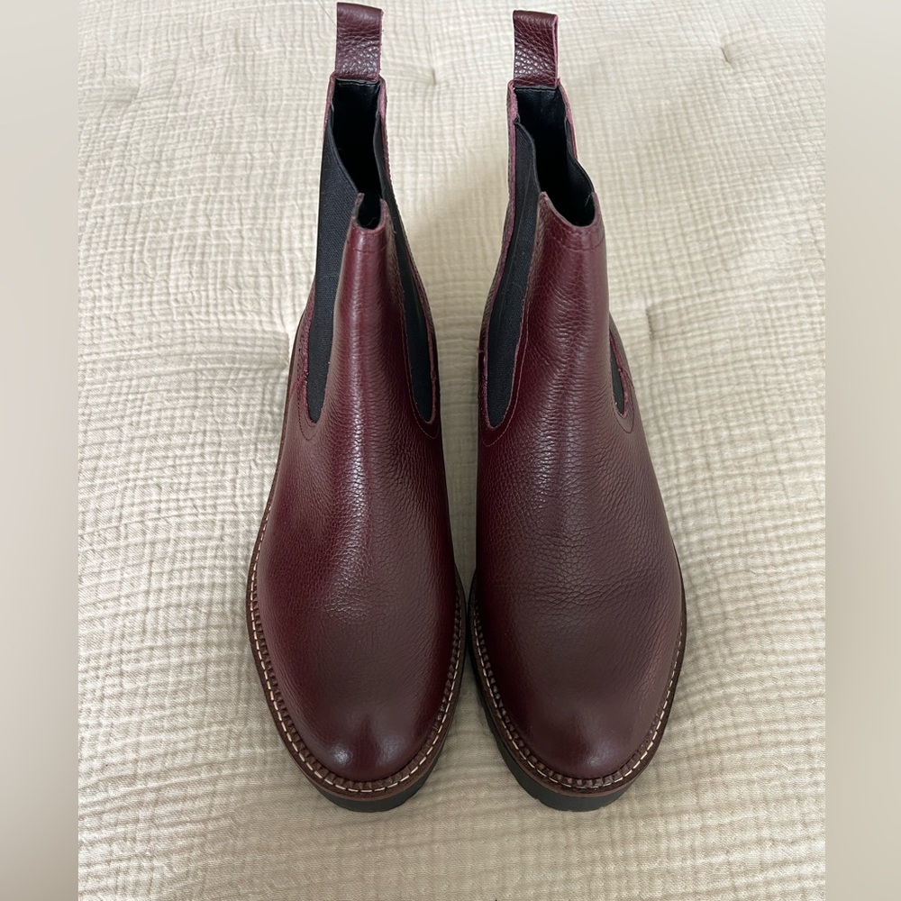 Caslon Miller Water Resistant Chelsea Boot Size 9